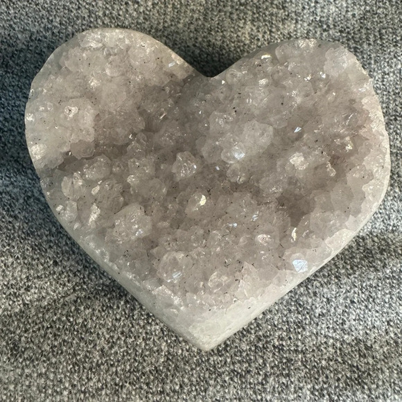 Clear Quartz Heart - Polished Edge 🤍 - Picture 3 of 7